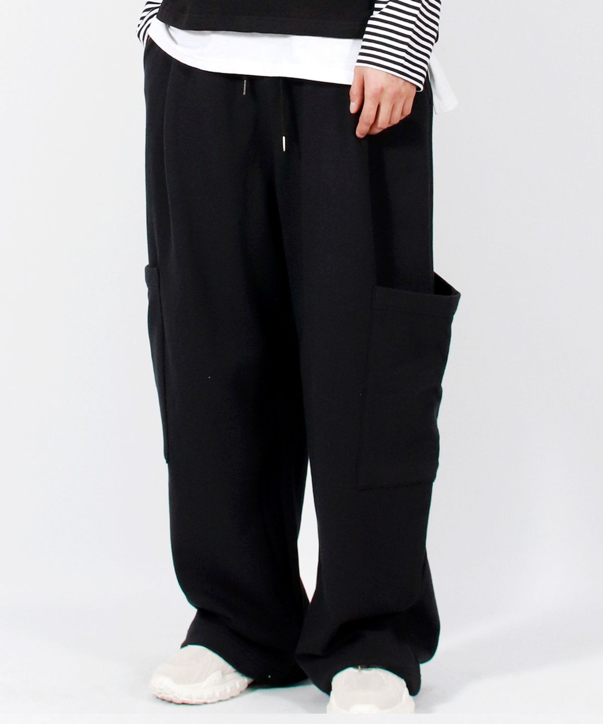 드마크(DEMARC) M SIDE POCKET WIDE ONE-TUCK REAL STREET SWEAT PANTS BLACK