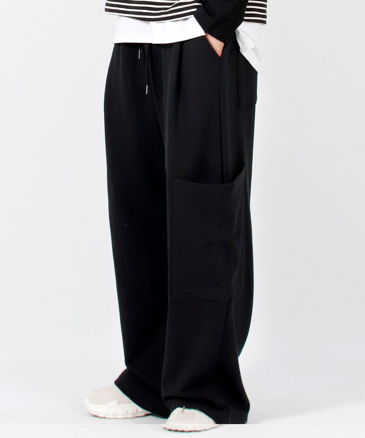 드마크(DEMARC) M SIDE POCKET WIDE ONE-TUCK REAL STREET SWEAT PANTS BLACK