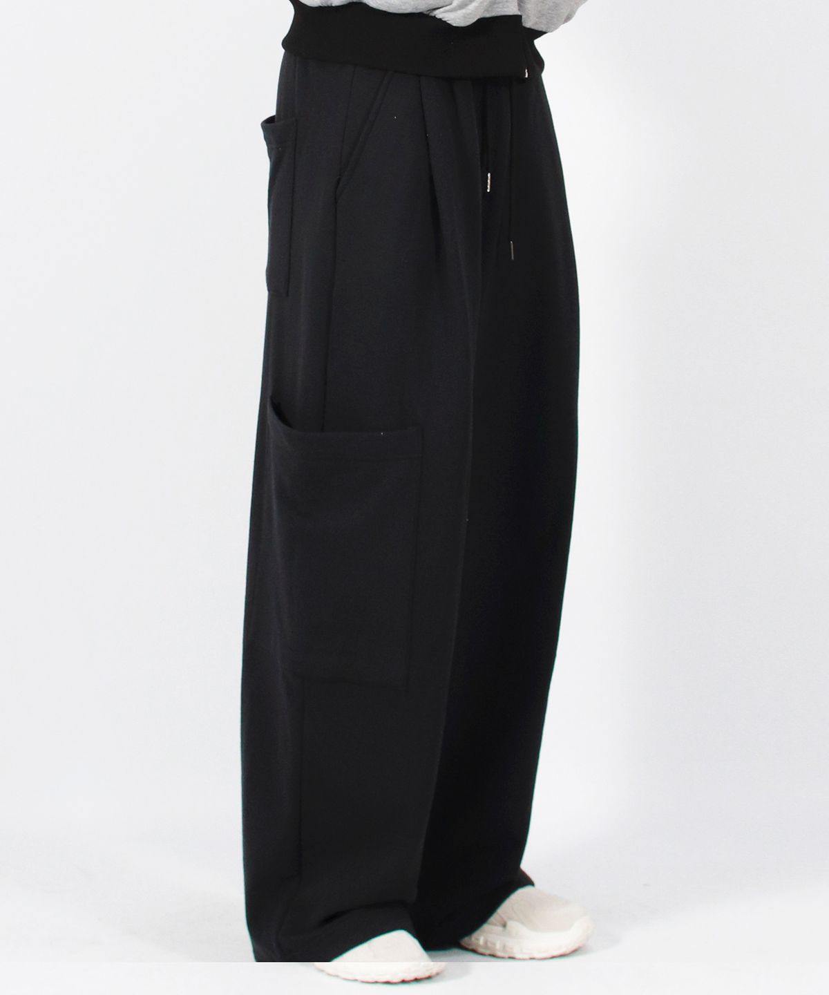 드마크(DEMARC) M SIDE POCKET WIDE ONE-TUCK REAL STREET SWEAT PANTS BLACK
