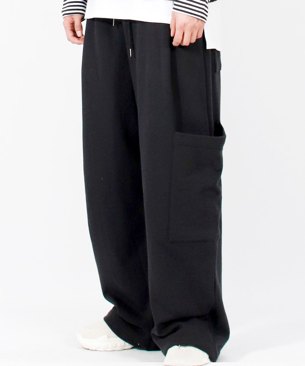 드마크(DEMARC) M SIDE POCKET WIDE ONE-TUCK REAL STREET SWEAT PANTS BLACK