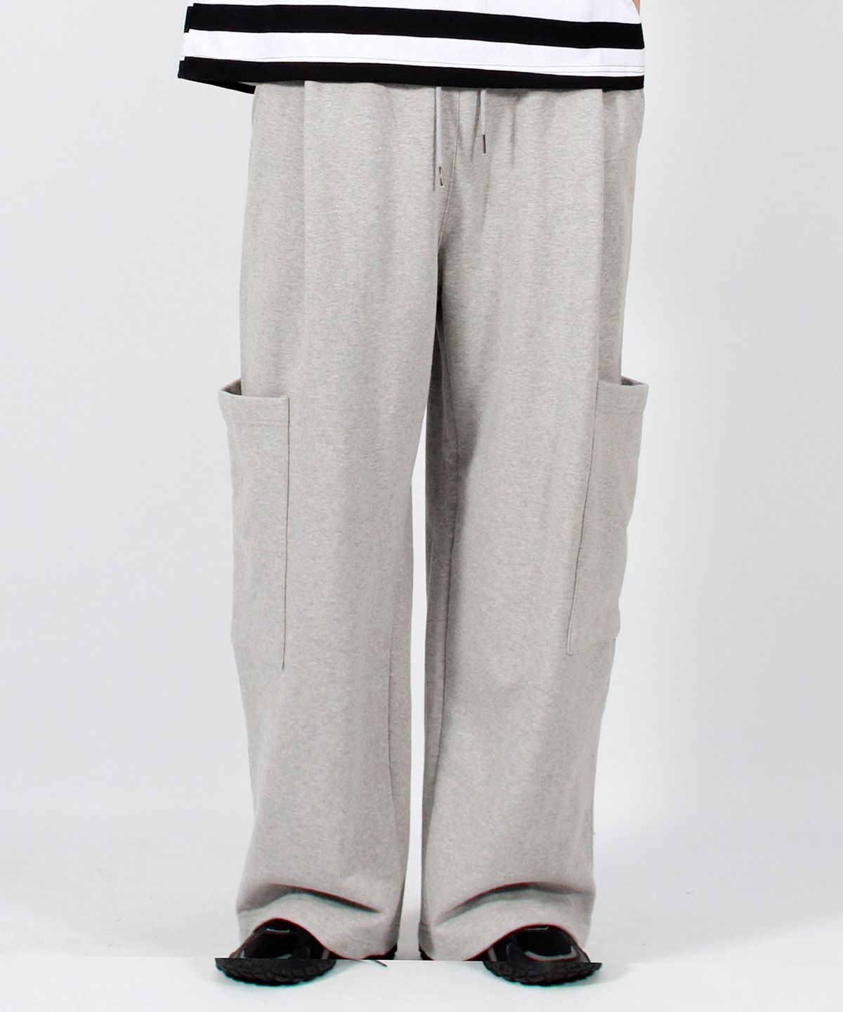 드마크(DEMARC) M SIDE POCKET WIDE ONE-TUCK REAL STREET SWEAT PANTS GREY