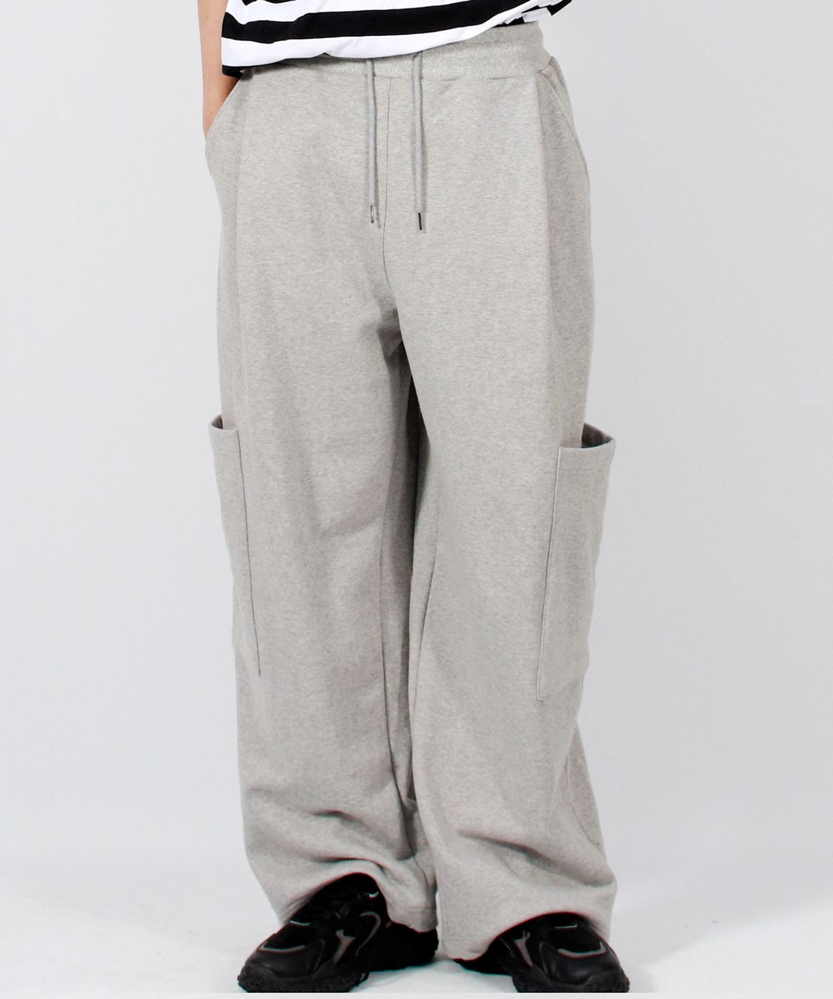 드마크(DEMARC) M SIDE POCKET WIDE ONE-TUCK REAL STREET SWEAT PANTS GREY