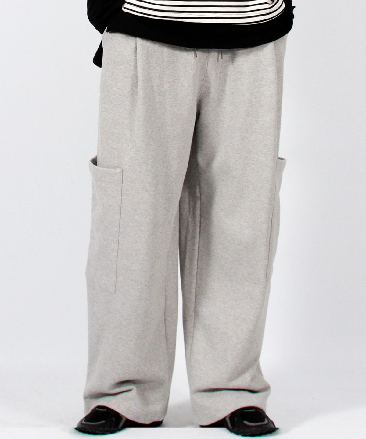 드마크(DEMARC) M SIDE POCKET WIDE ONE-TUCK REAL STREET SWEAT PANTS GREY