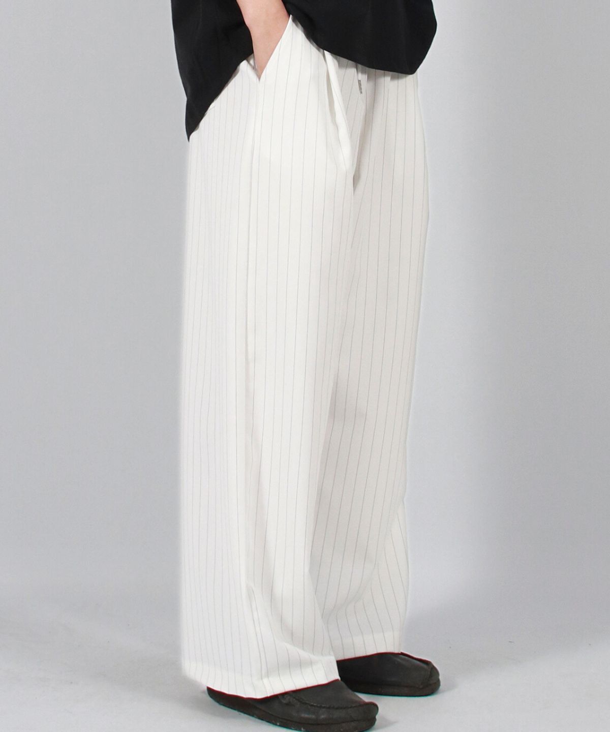 드마크(DEMARC) M SOLID STRIPE WIDE PANTS WHITE