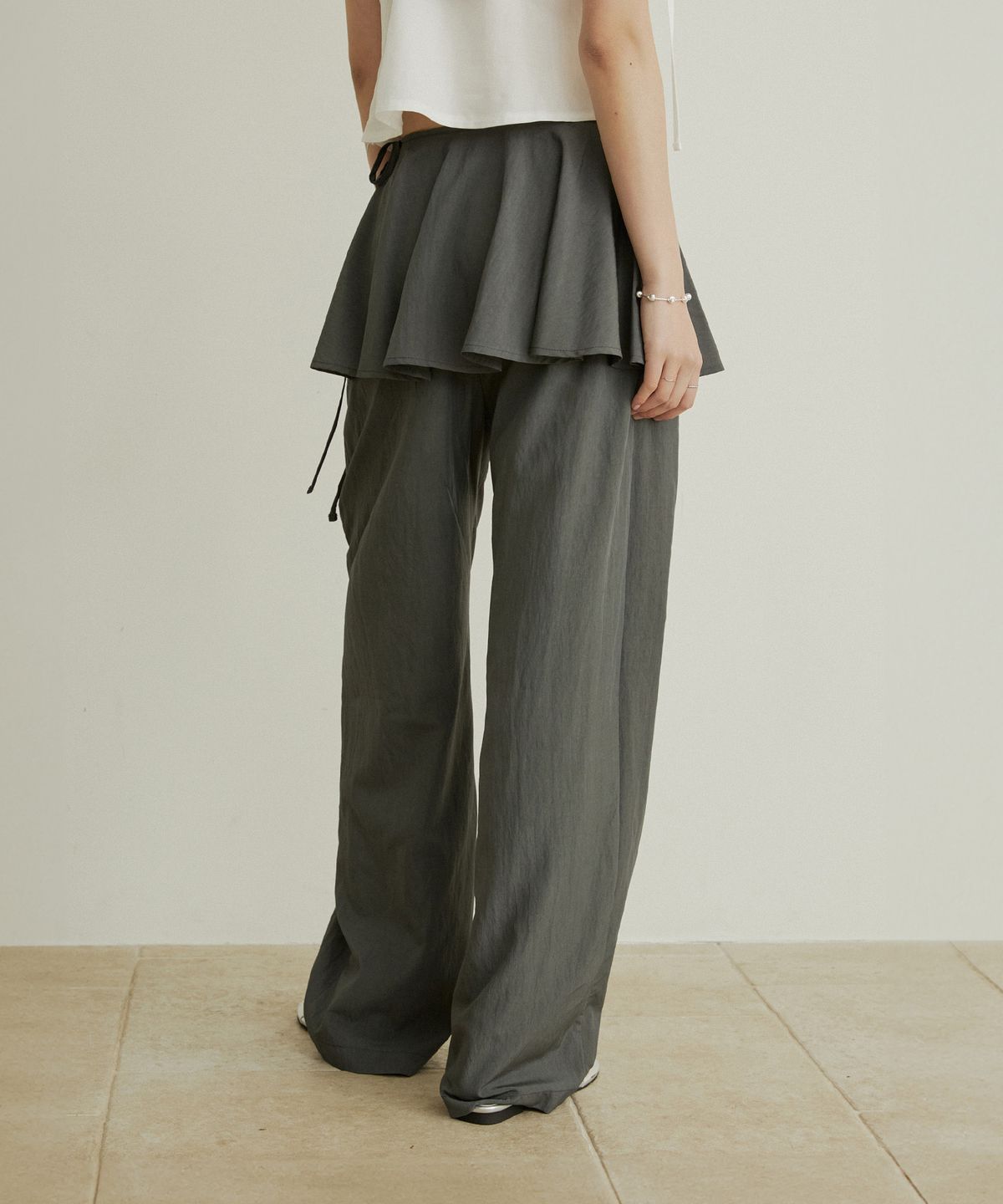 어다울(ADAUL) Nylon flare layered skirt pants - charcoal