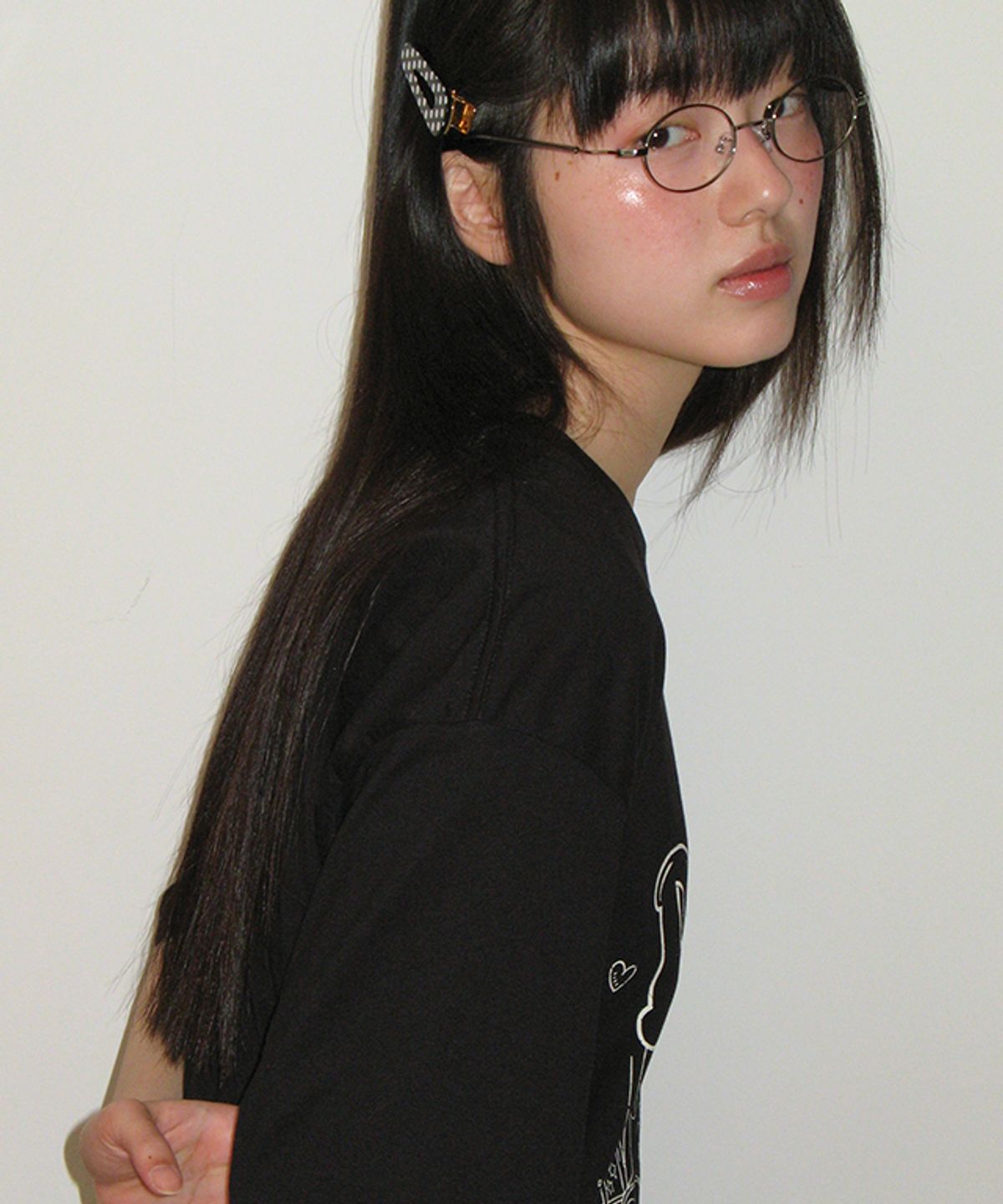 론론(RONRON) PETIT CAT CRACK OVER FIT T SHIRT BLACK