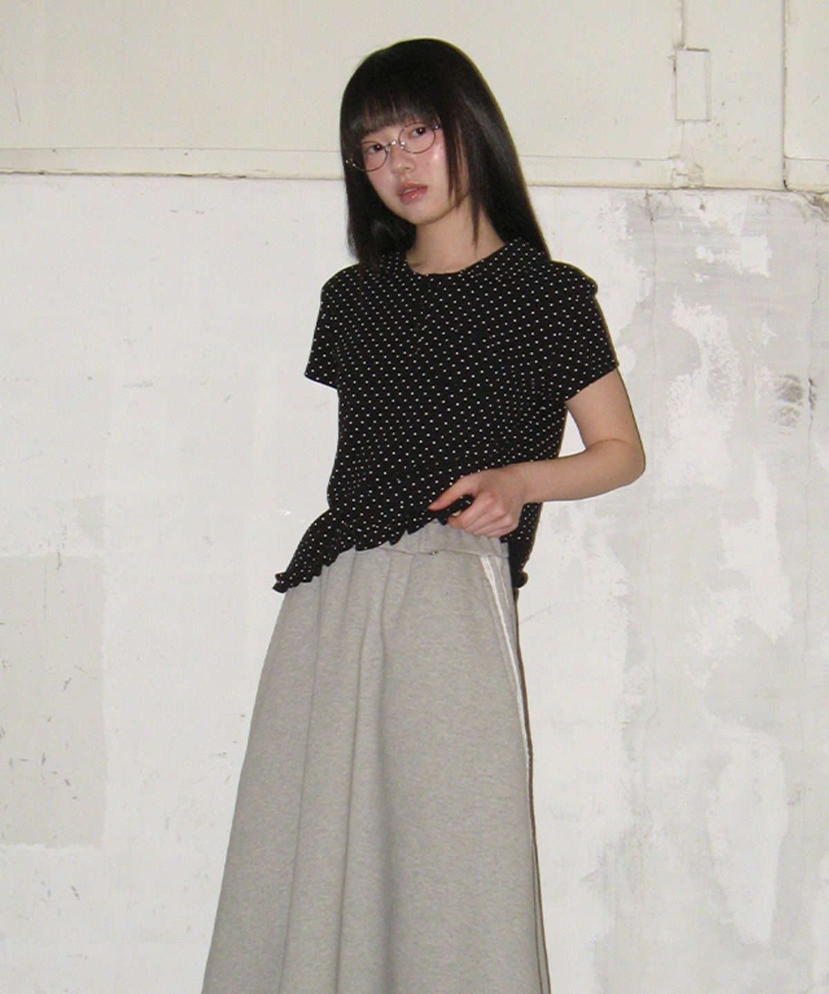 론론(RONRON) RUFFLE ROUND COLLAR PK T SHIRT DOT BLACK