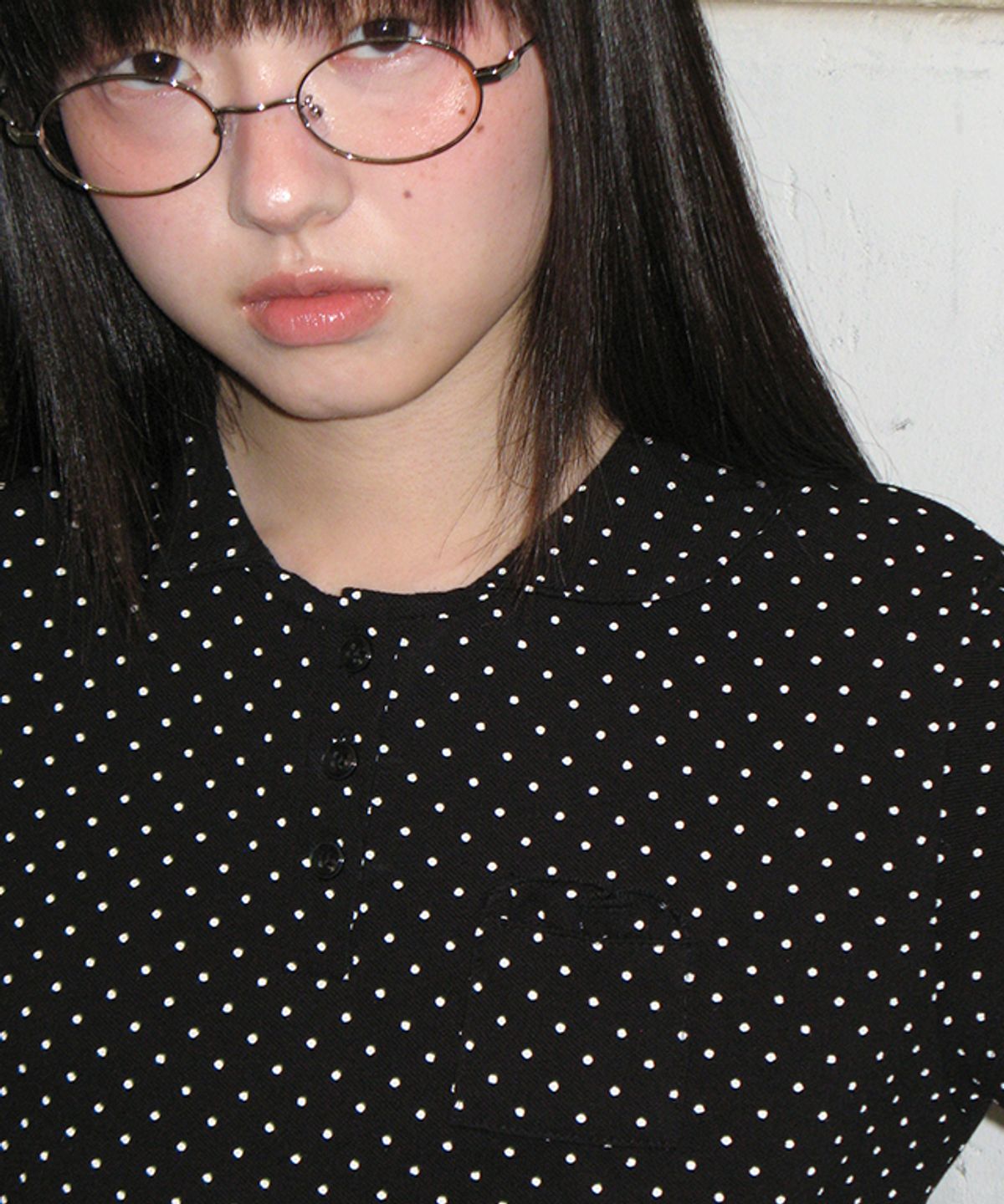 론론(RONRON) RUFFLE ROUND COLLAR PK T SHIRT DOT BLACK