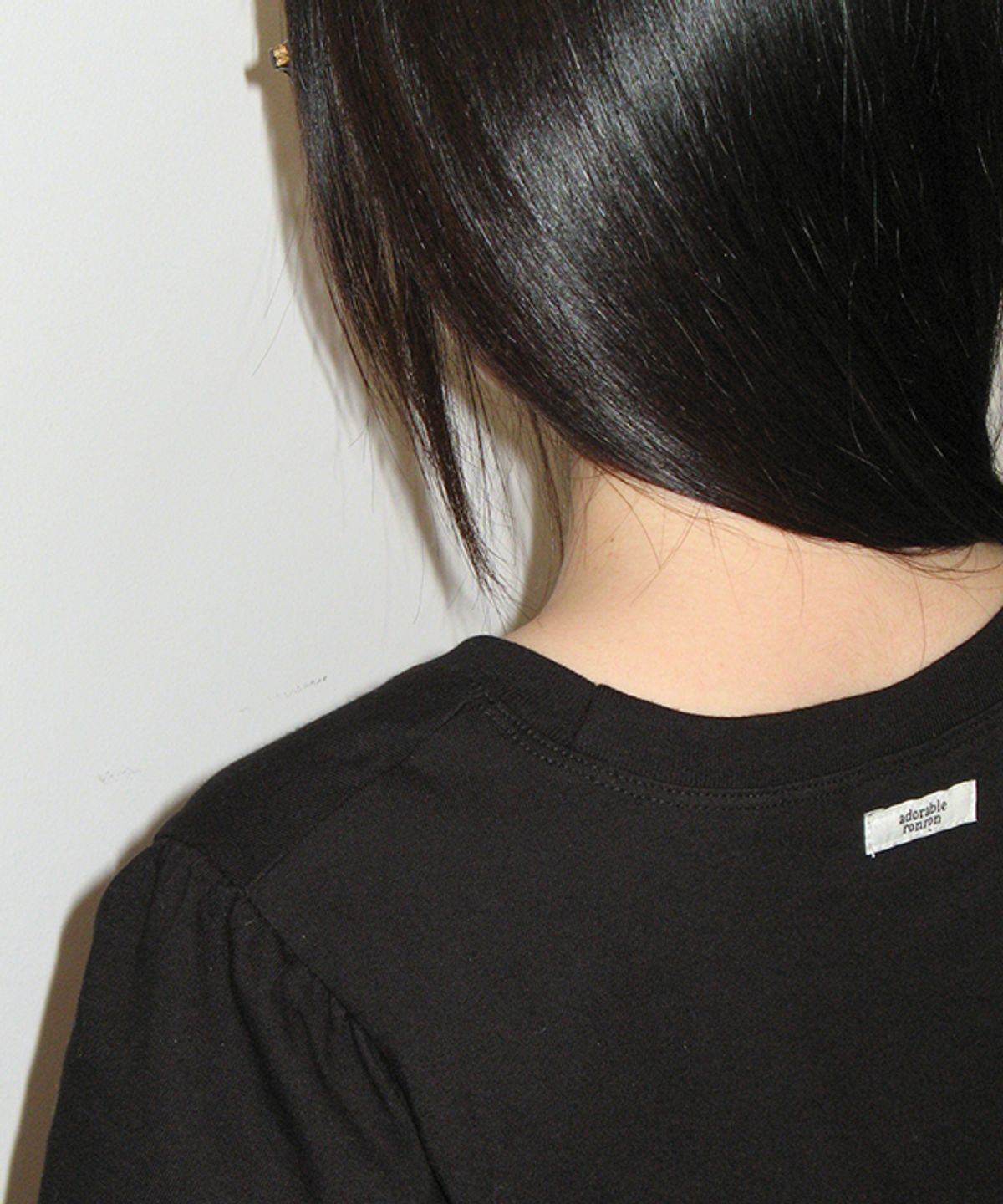 론론(RONRON) PUFF SHIRRING SHORT SLEEVE T SHIRT BLACK