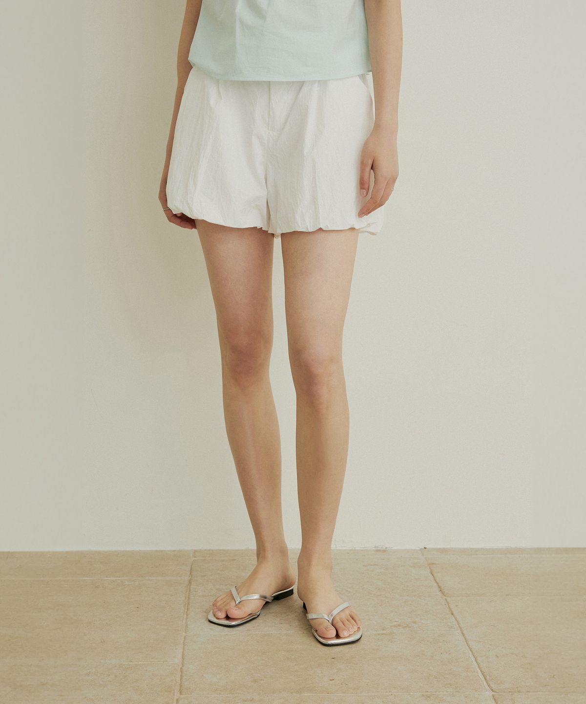 어다울(ADAUL) Pumpkin balloon banding half pants - white