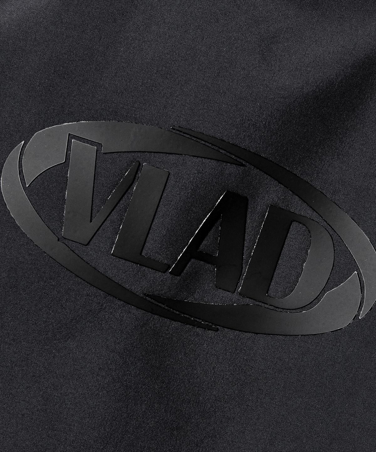 디미트리블랙(DIMITRI BLACK) VLAD 스몰 로고 아트웍 풀오버 반팔 티셔츠_블랙