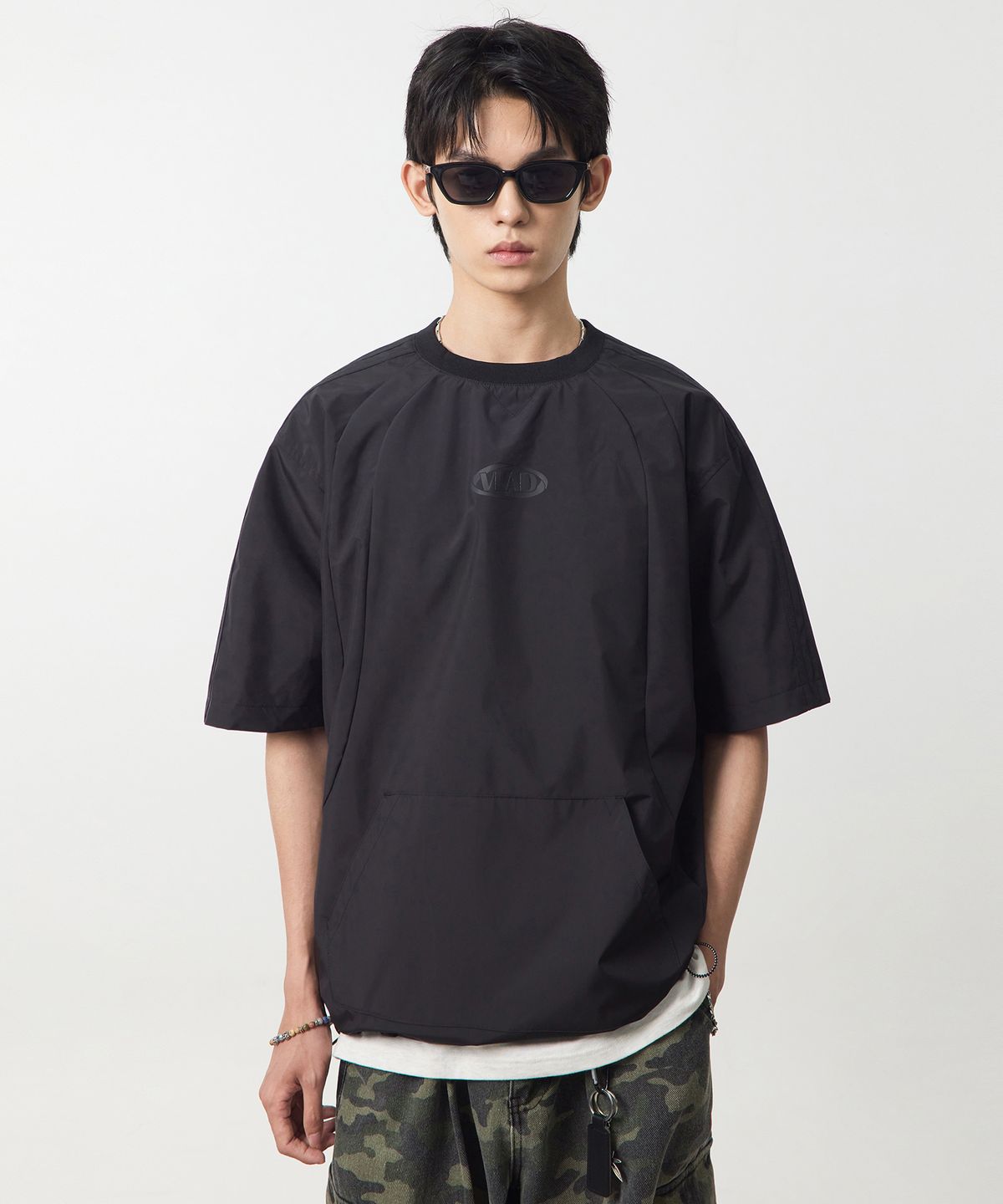 디미트리블랙(DIMITRI BLACK) VLAD 스몰 로고 아트웍 풀오버 반팔 티셔츠_블랙