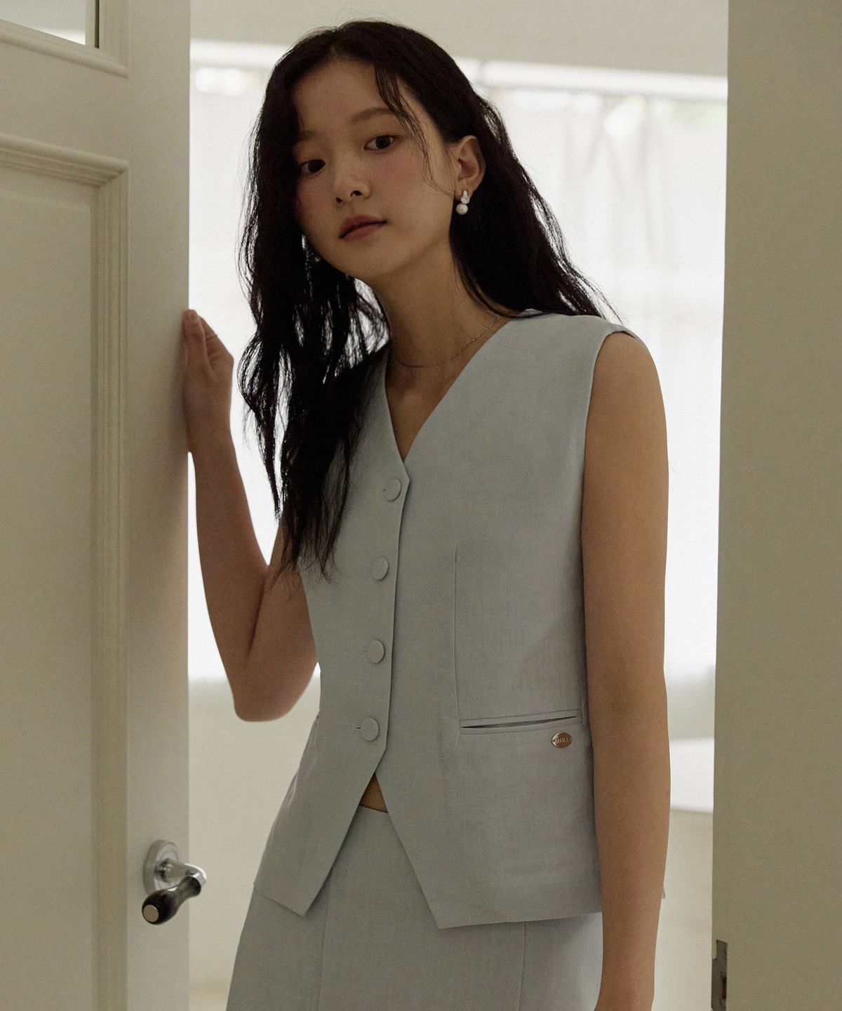 어다울(ADAUL) Corn linen sleeveless vest - blue