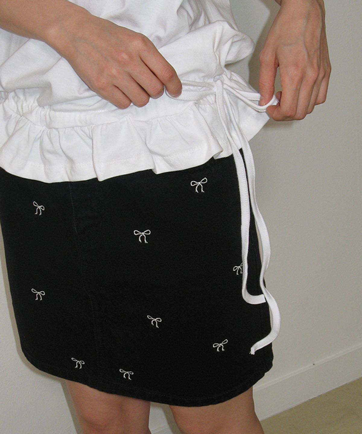 론론(RONRON) FRILL SHIRRING SLEEVELESS WHITE