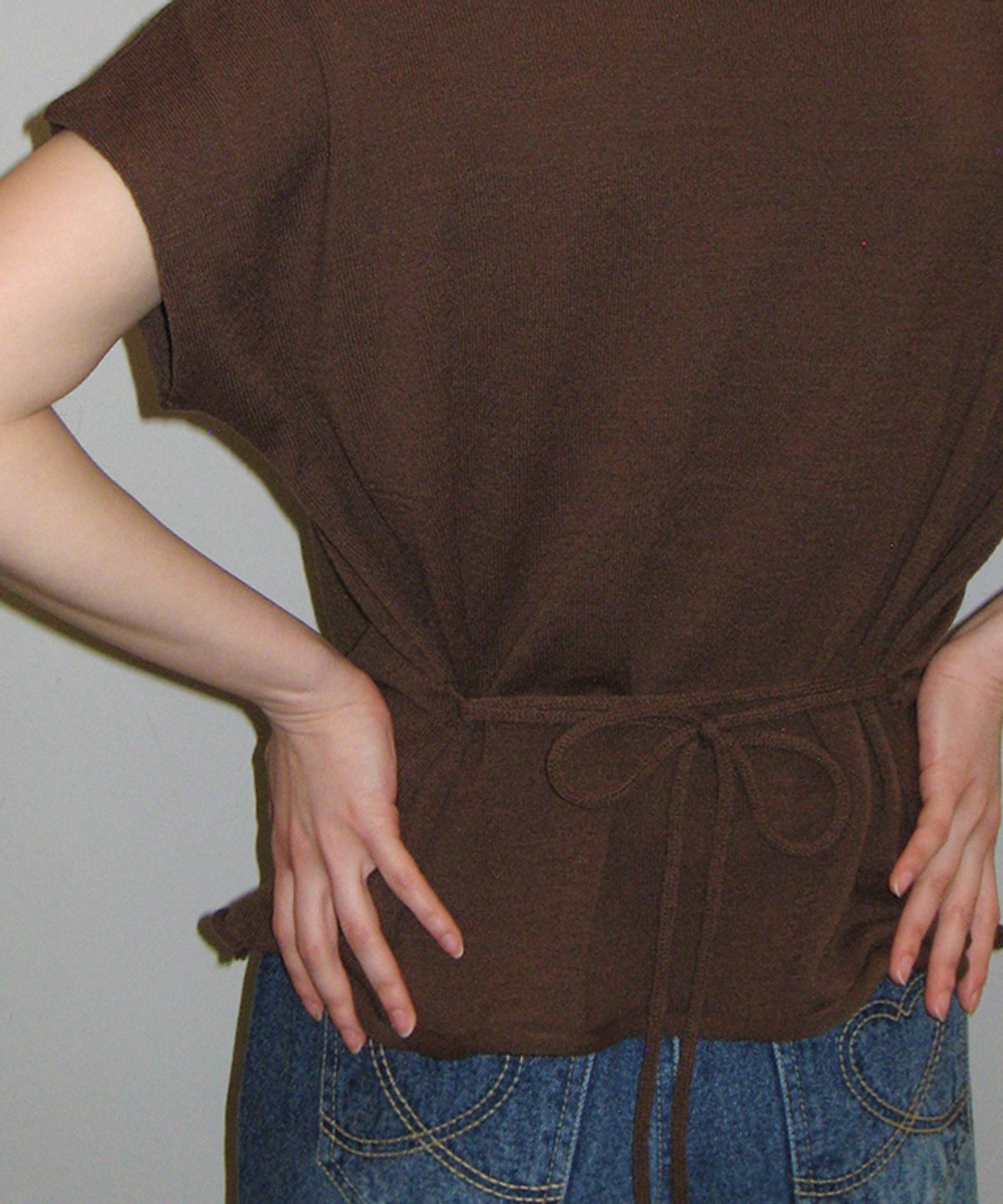론론(RONRON) DRAWSTRING KNOT V HALF SLEEVE KNIT BROWN