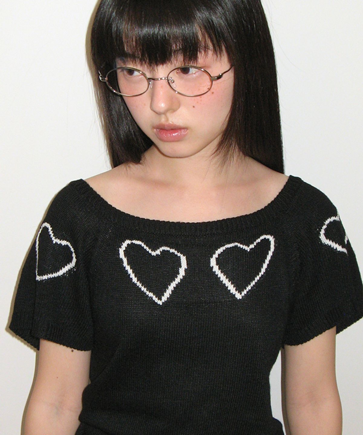 론론(RONRON) HEART LINE SHORT SLEEVE KNIT BLACK