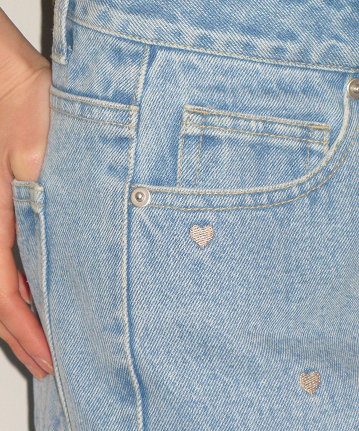 론론(RONRON) HEART EMBROIDERY BOOTSCUT DENIM PANTS LIGHT BLUE