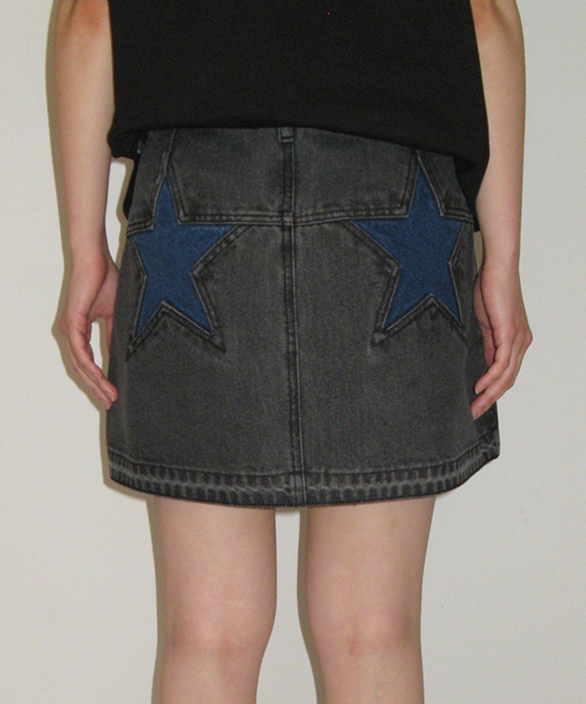 론론(RONRON) STAR BLACK MINI DENIM SKIRT WASHED BLACK