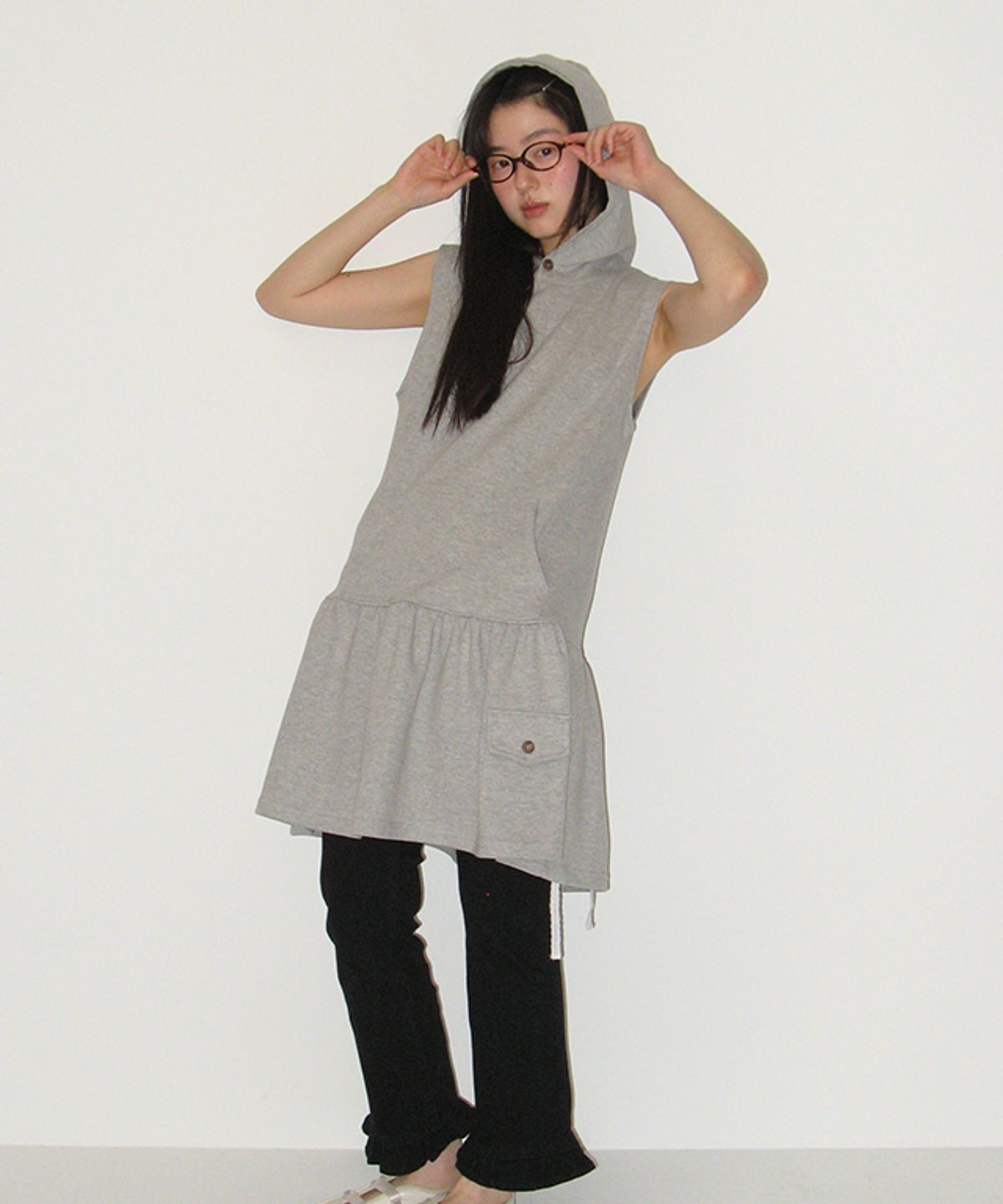 론론(RONRON) LAYERED SLEEVELESS HOODIE DRESS GREY