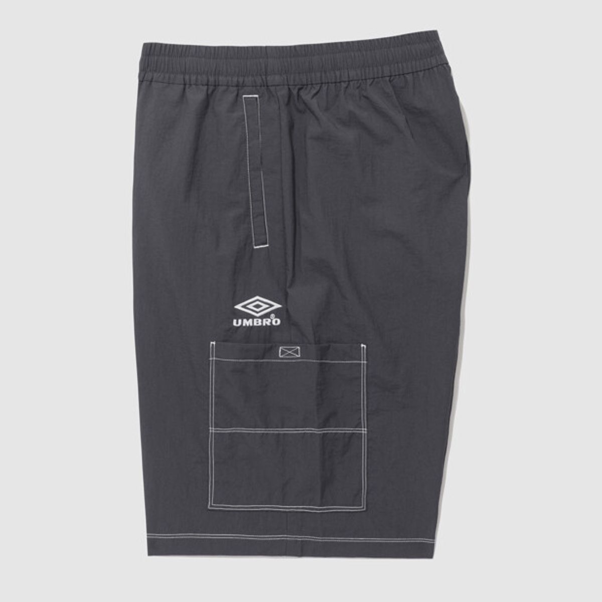 엄브로(UMBRO) 크리스피 타슬란 카고 5.5부 버뮤다팬츠 차콜(UQ221CHP58)