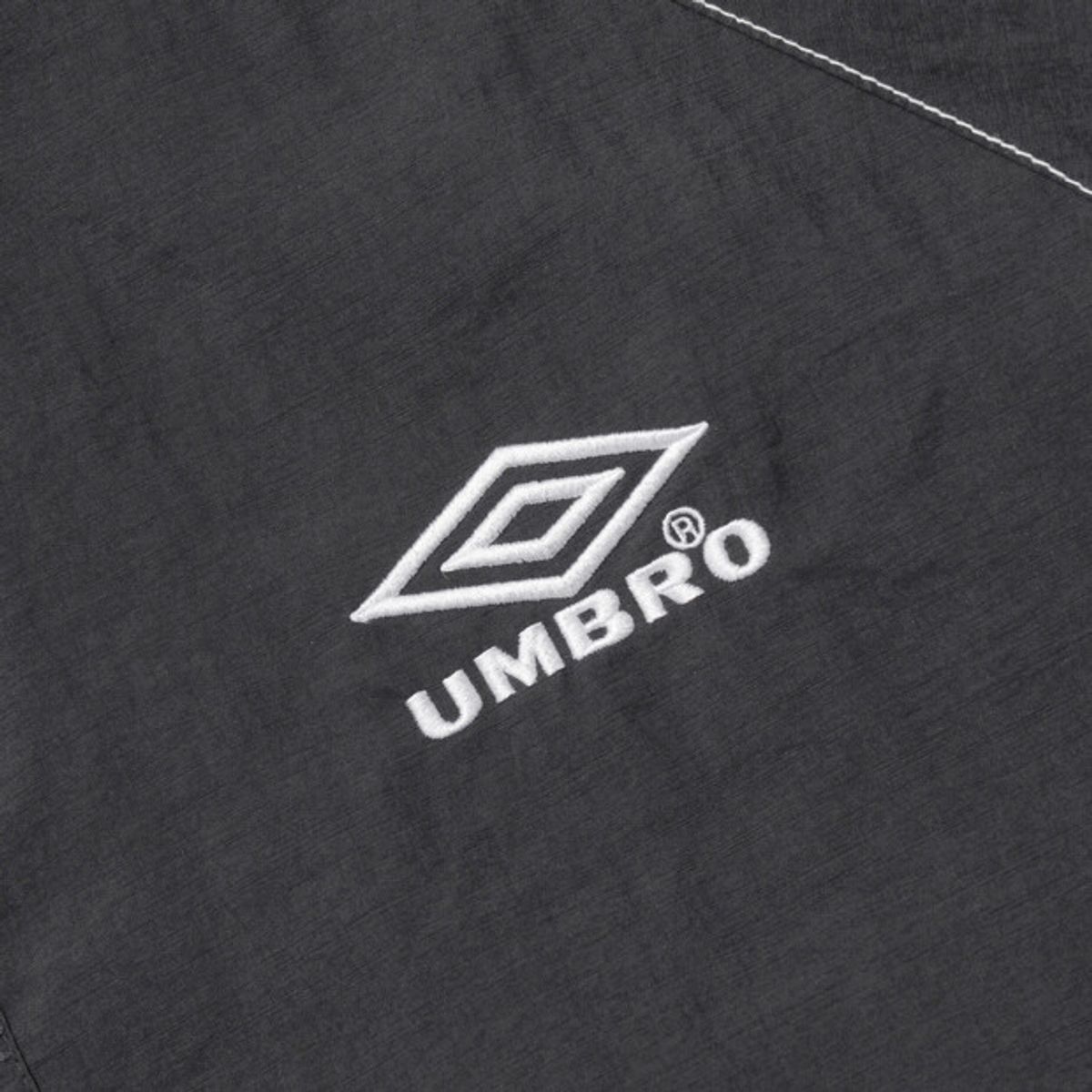 엄브로(UMBRO) 크리스피 타슬란 반팔 스탠넥 아노락 차콜(UQ223CWT59)