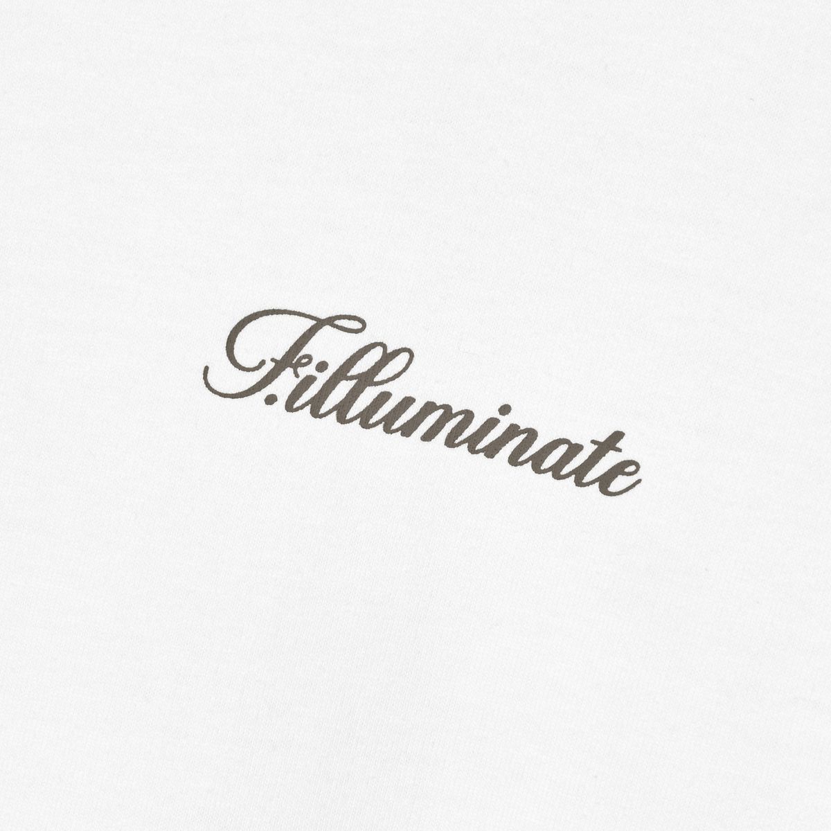 필루미네이트(FILLUMINATE) 스크립트 로고 티셔츠-화이트