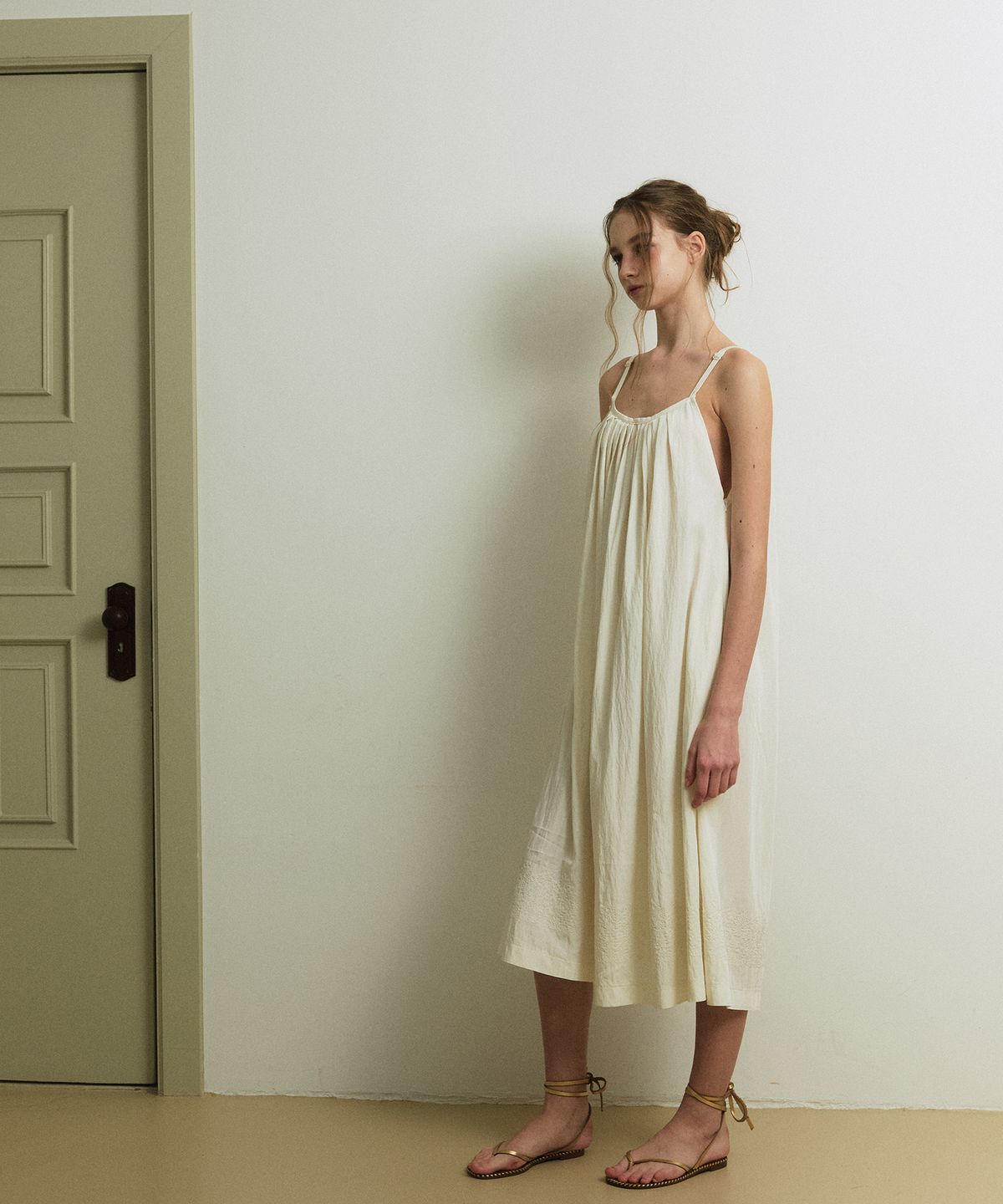 그린버터(GREENBUTTER) Embroidery Rayon Dress (Cream)