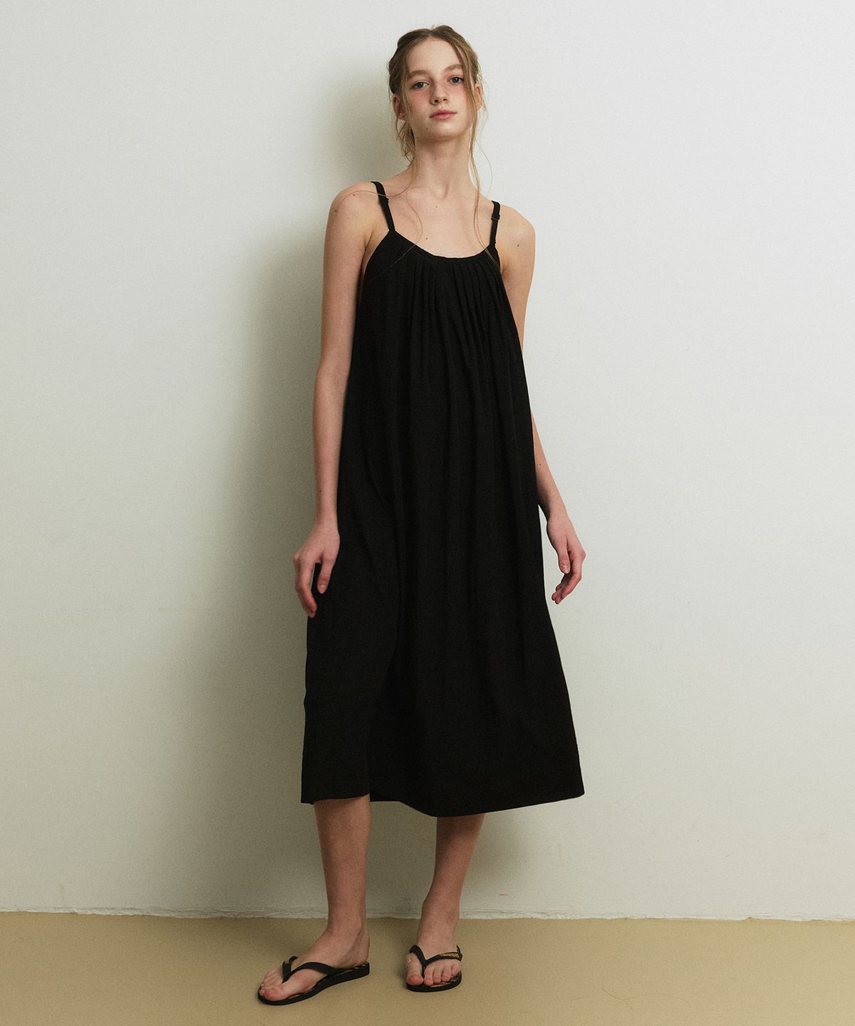 그린버터(GREENBUTTER) Embroidery Rayon Dress (Black)