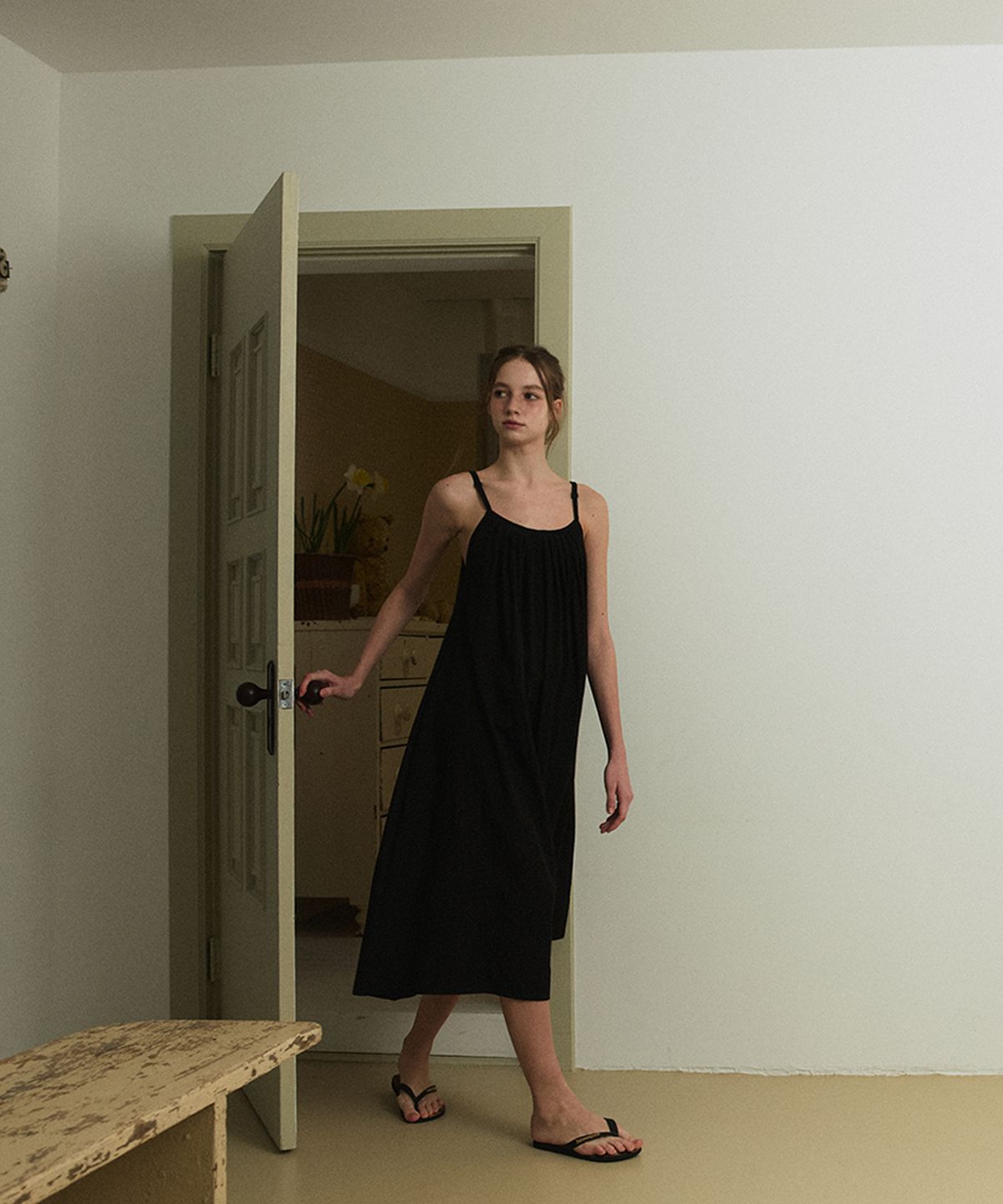 그린버터(GREENBUTTER) Embroidery Rayon Dress (Black)