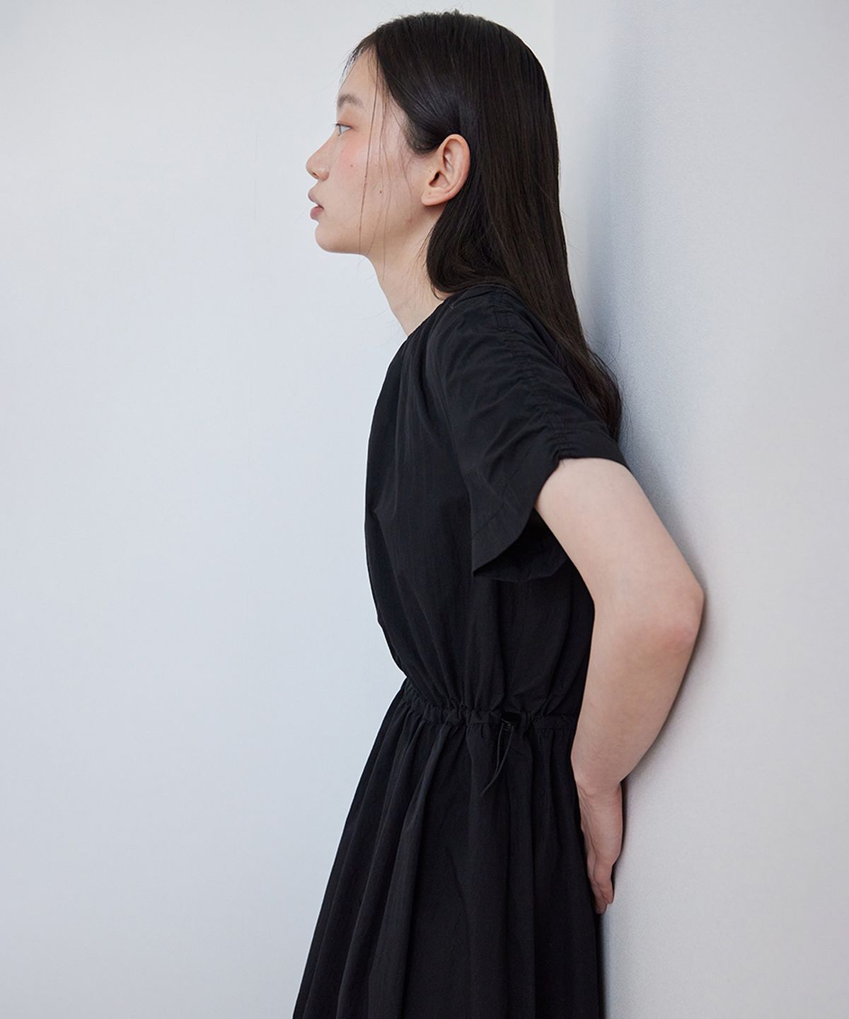 스텝어라운드(STEP AROUND) Half sleeve string one-piece_BLACK