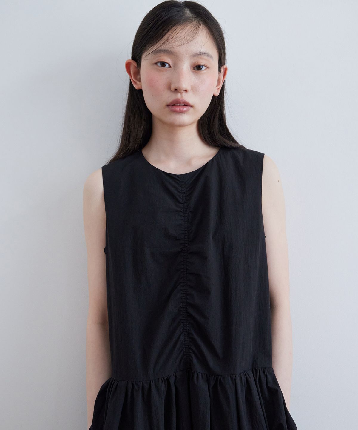 스텝어라운드(STEP AROUND) Pleated sleeveless one-piece_BLACK