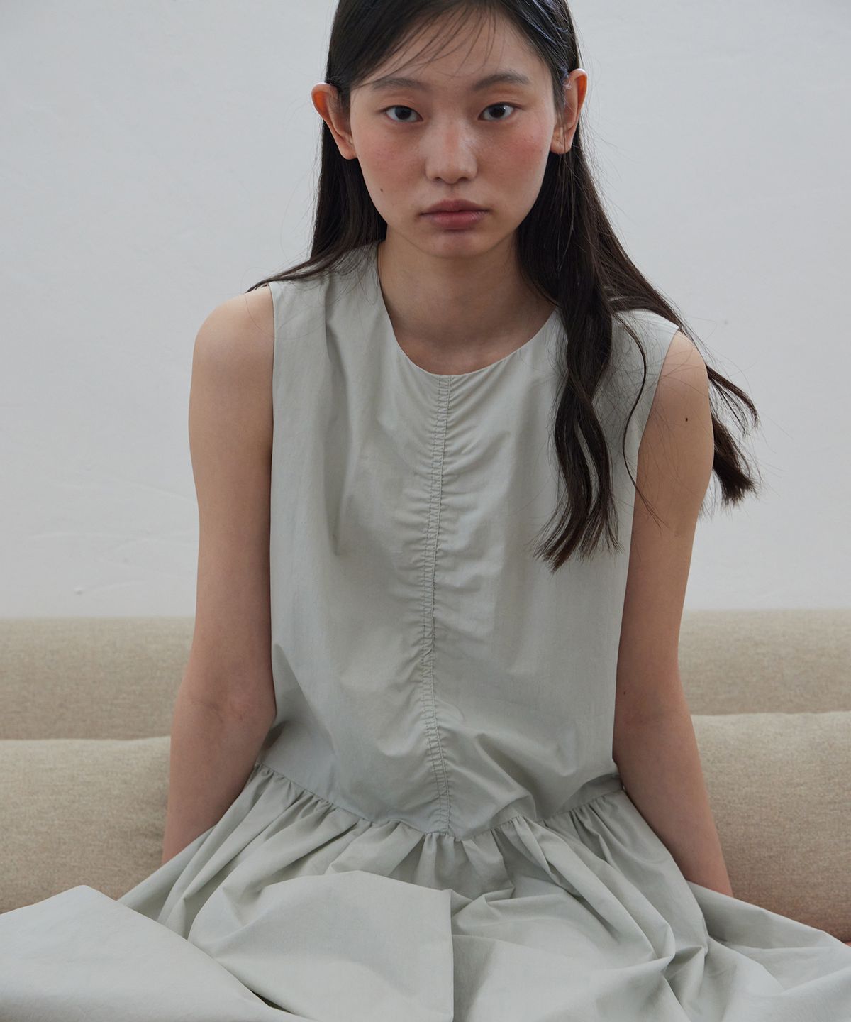 스텝어라운드(STEP AROUND) Pleated sleeveless one-piece_MINT GREY