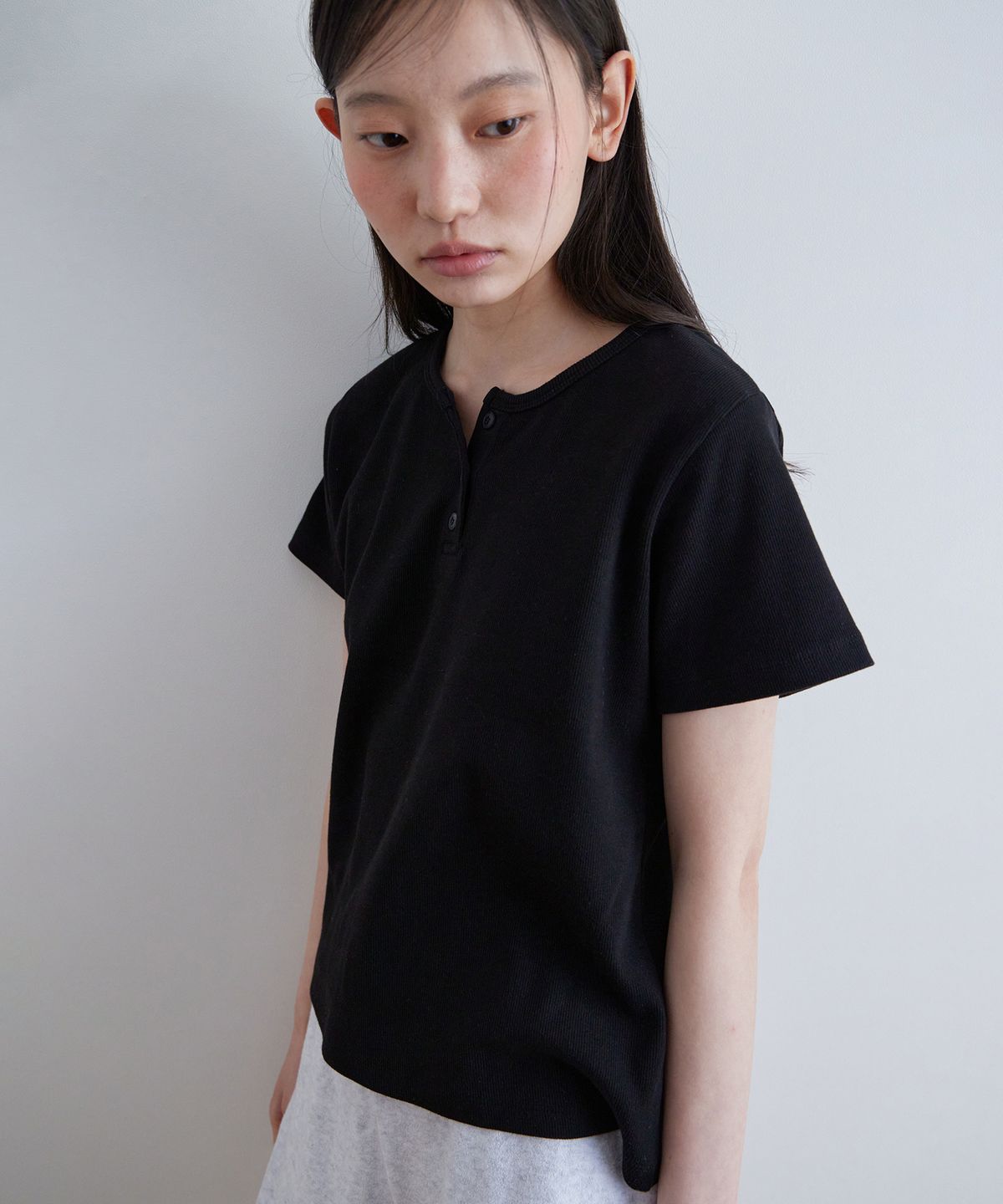스텝어라운드(STEP AROUND) Henley Short Sleeve T-Shirt_BLACK