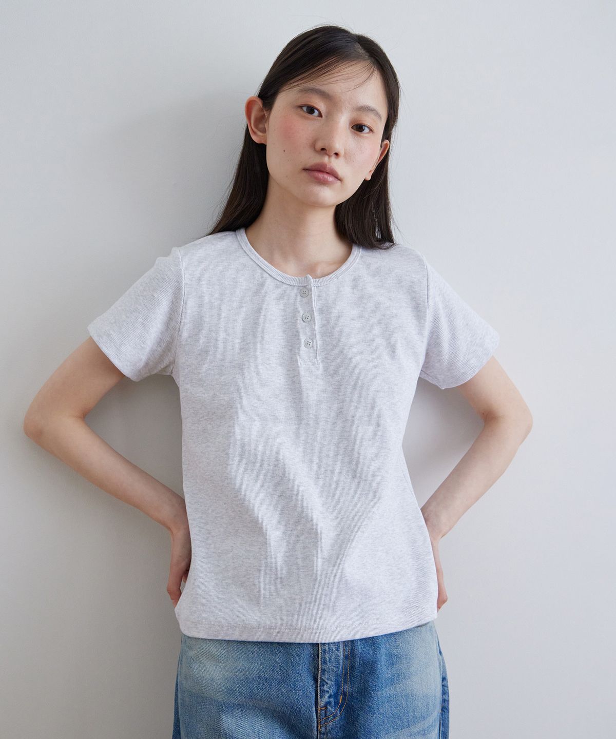 스텝어라운드(STEP AROUND) Henley Short Sleeve T-Shirt_LIGHT GREY