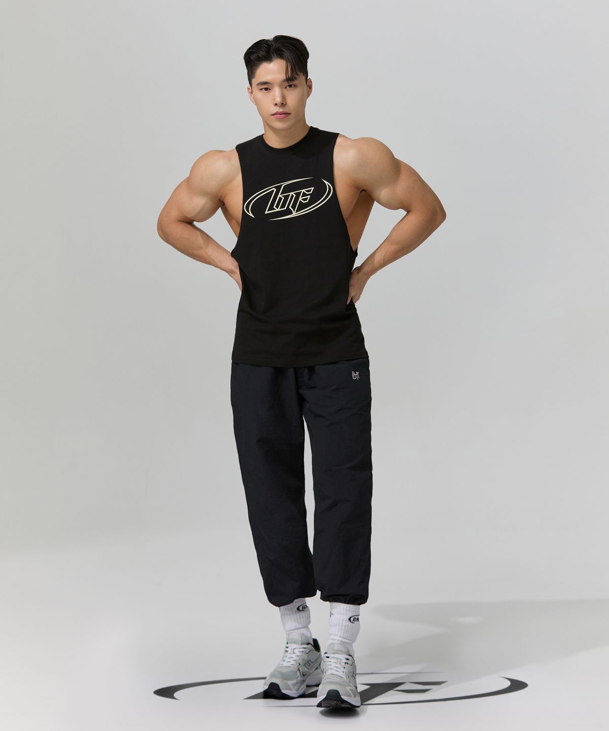 블랙몬스터핏(BLACK MONSTER FIT) 매시브 심볼 탱크 나시 (2color) / BM250414