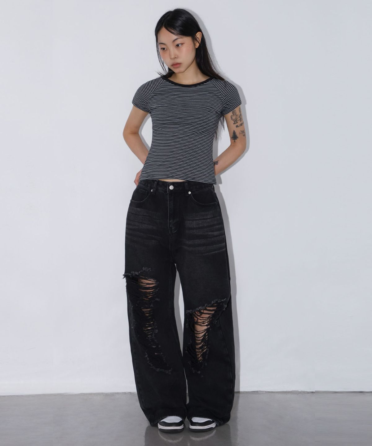 칙스(CHICKS) 데미지 컷팅 데님 팬츠 흑청