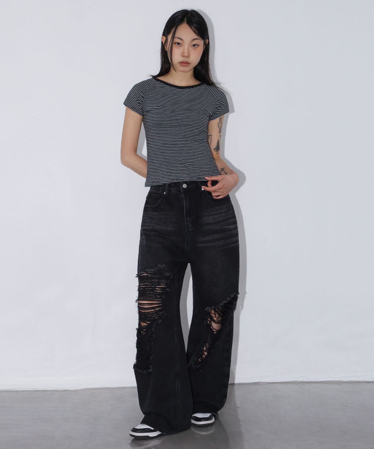 칙스(CHICKS) 데미지 컷팅 데님 팬츠 흑청