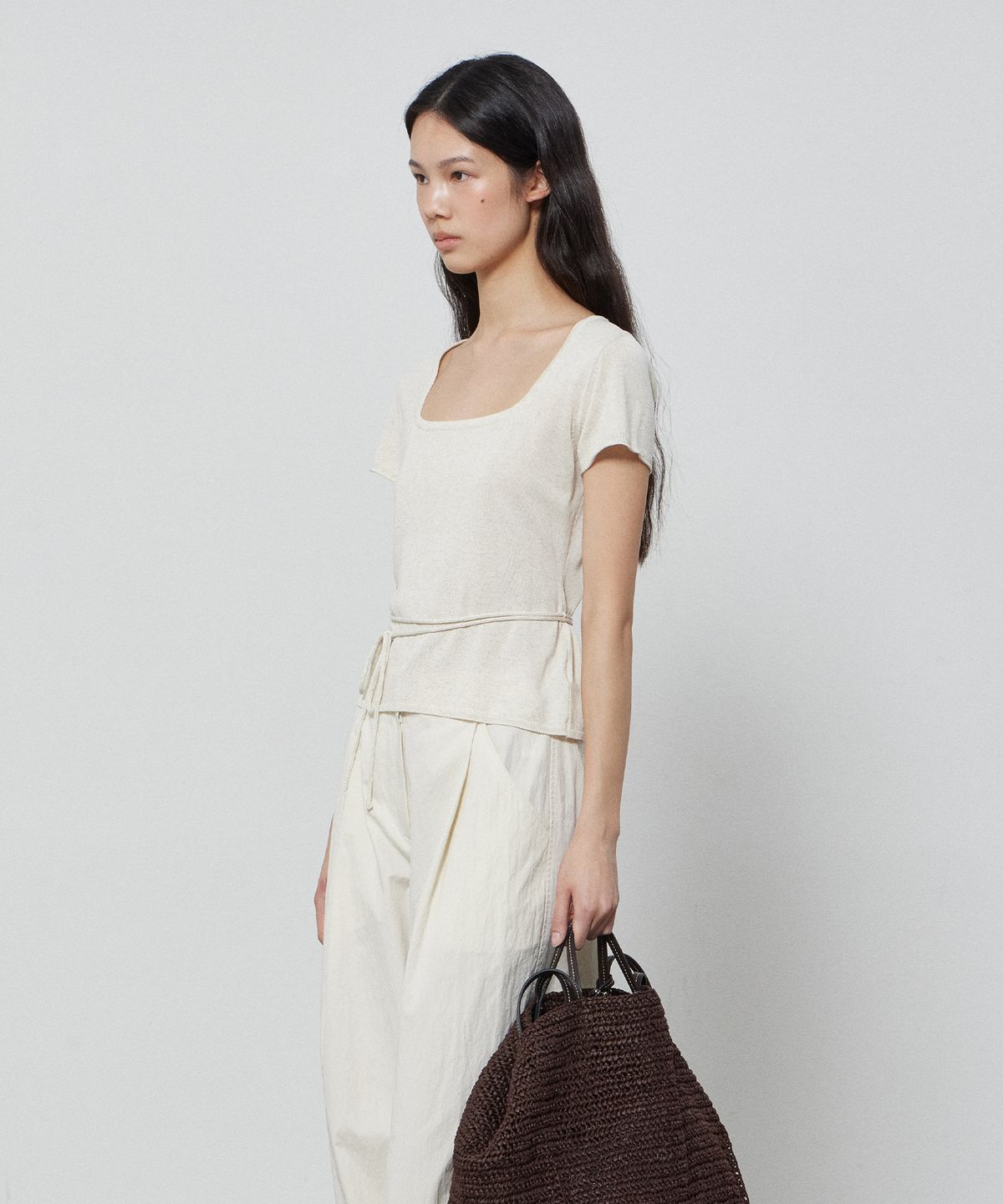 노티아(NOTIA) SQUARE NECK STRAP KNIT - LIGHT BEIGE