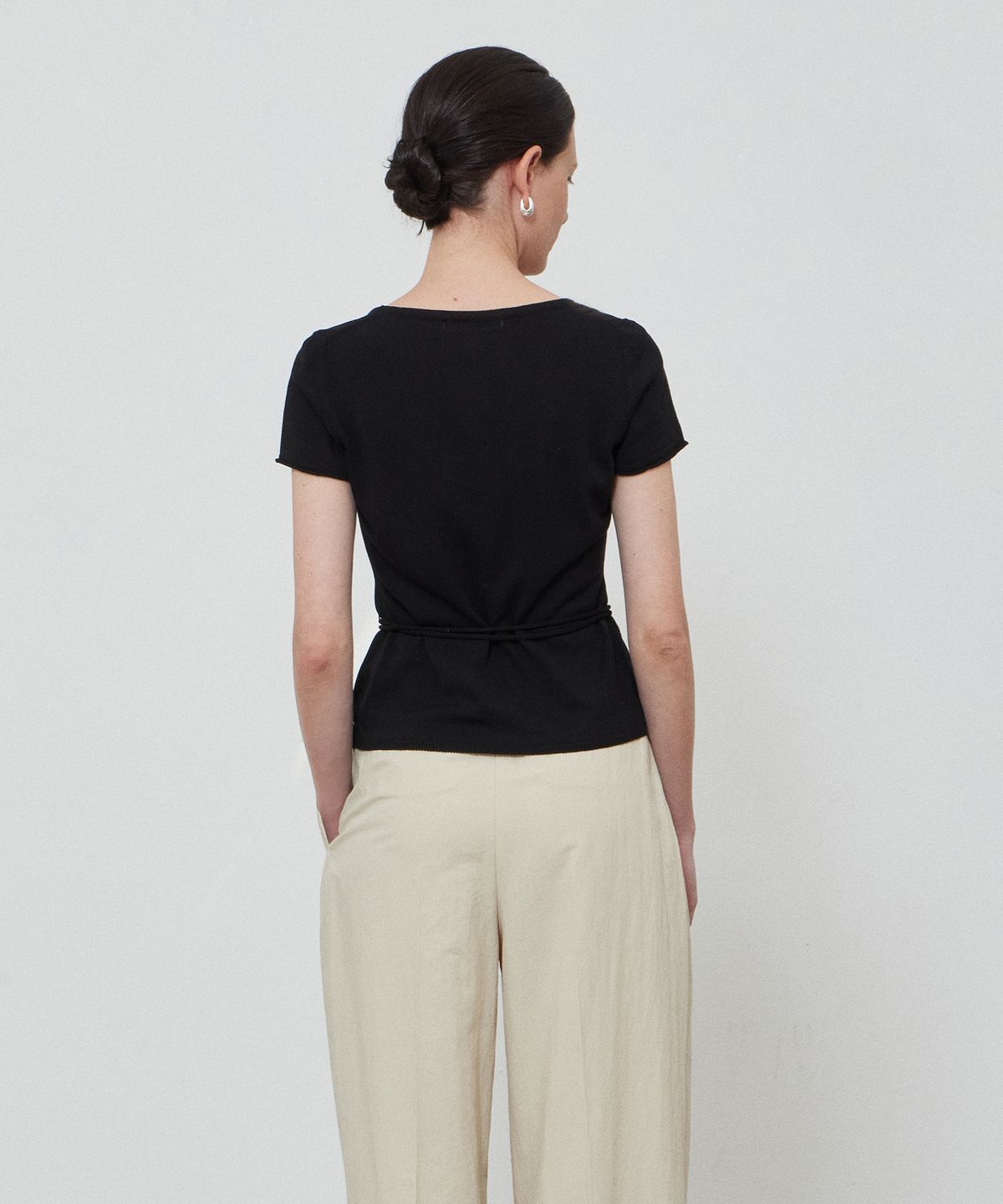 노티아(NOTIA) SQUARE NECK STRAP KNIT - BLACK