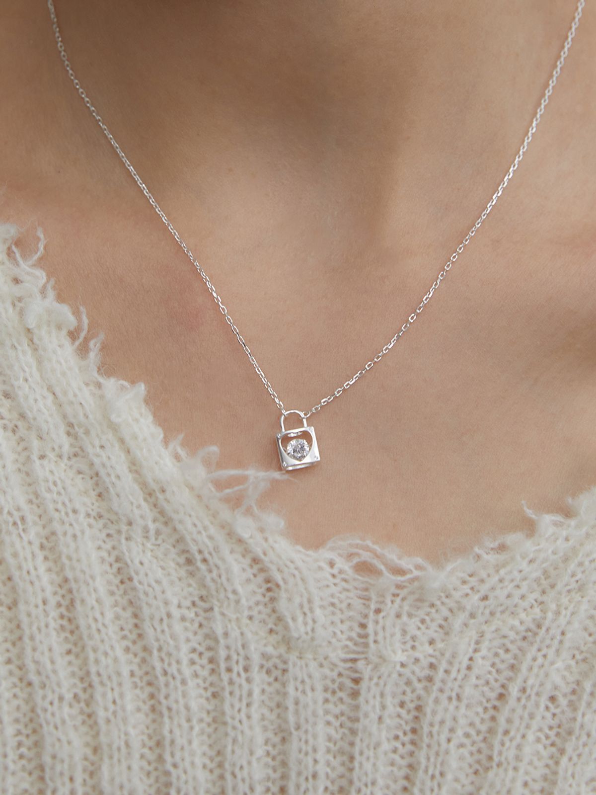 겟미블링(GETMEBLING) [Silver 925] Cubic lock pendant necklace