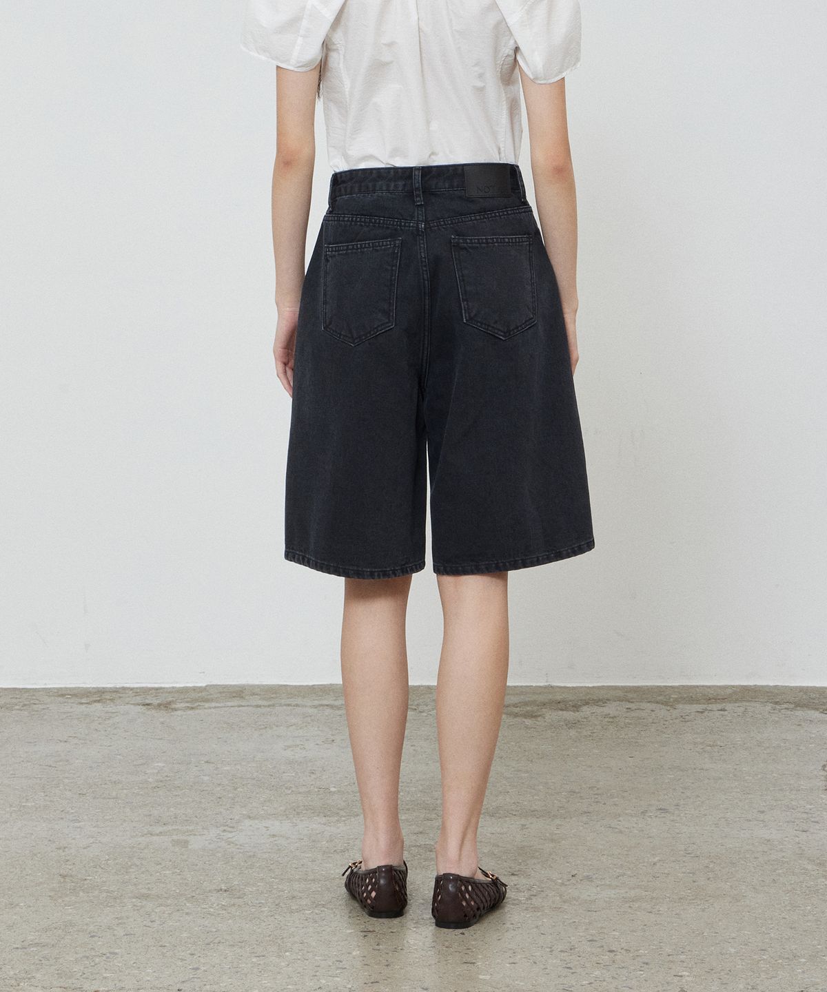 노티아(NOTIA) FLAT DENIM BERMUDA PANTS - BLACK