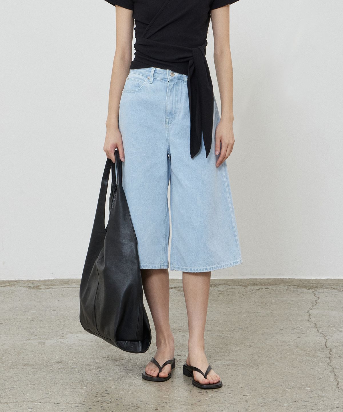 노티아(NOTIA) MIDRISE BERMUDA DENIM PANTS - LIGHT BLUE