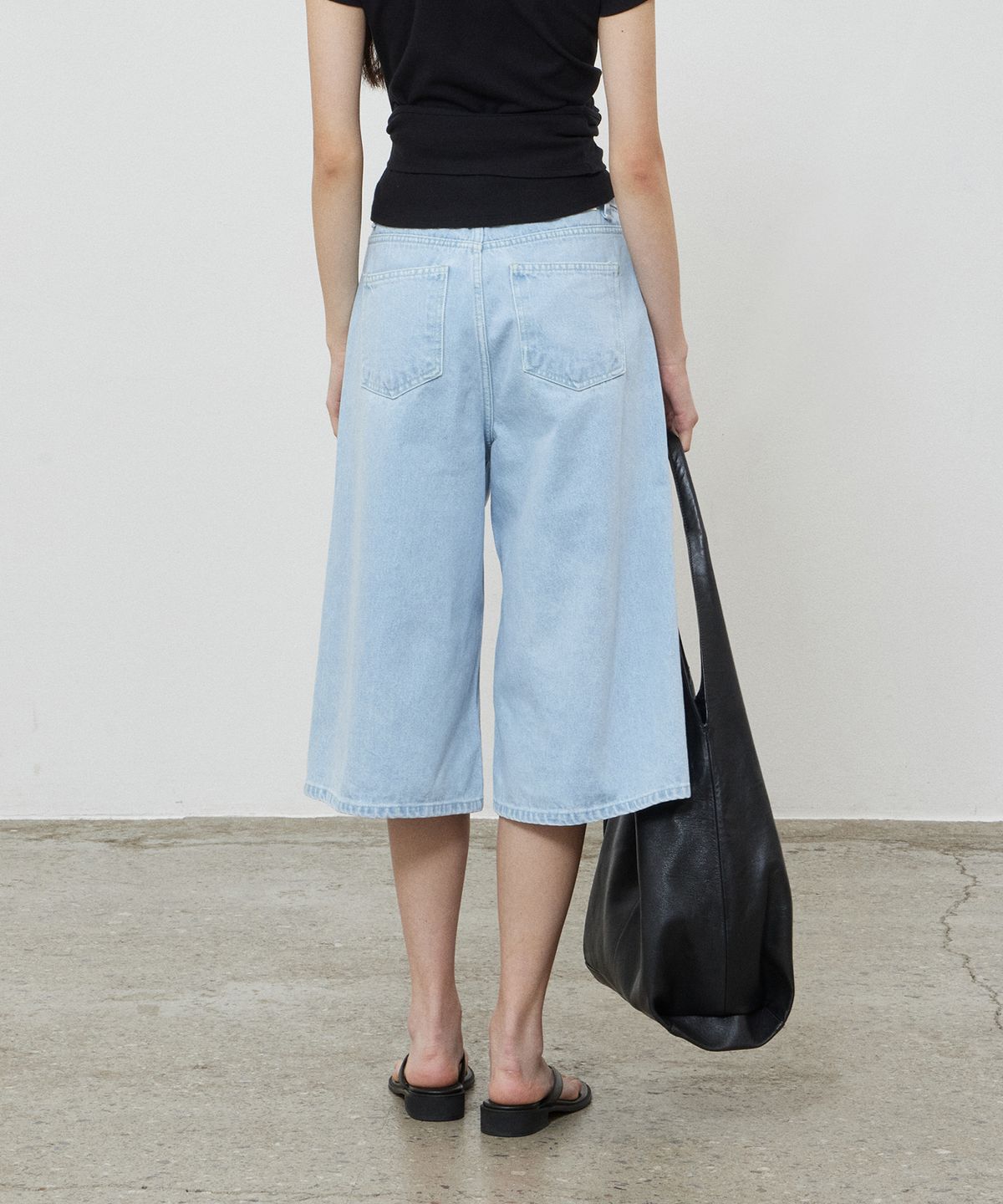 노티아(NOTIA) MIDRISE BERMUDA DENIM PANTS - LIGHT BLUE