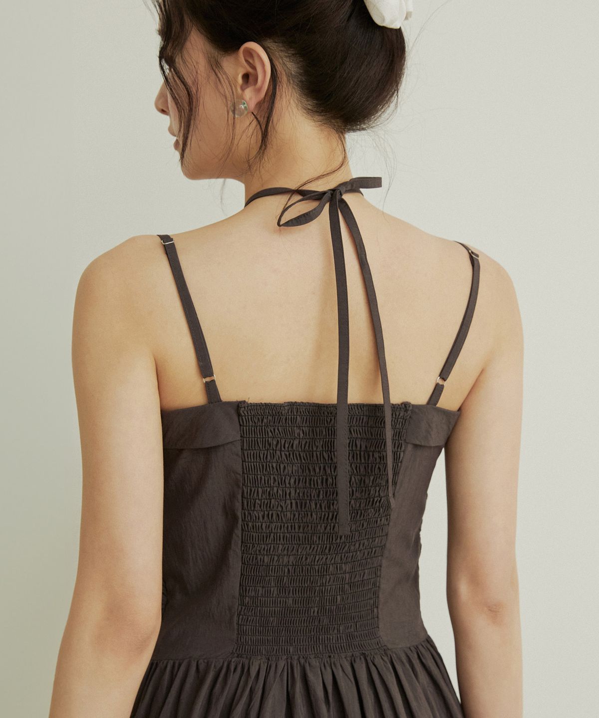 어다울(ADAUL) Jelli shirring choker mini dress - charcoal