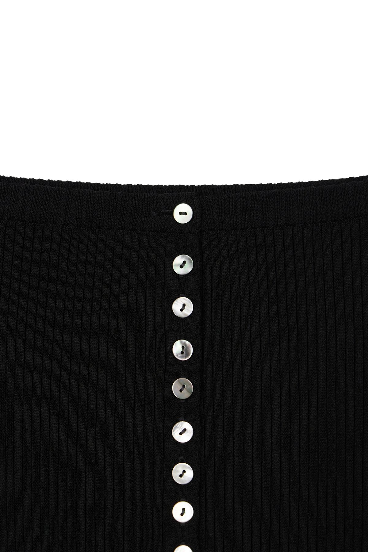 다이닛(DEINET) DEINET BUTTON POINT TOP IN BLACK