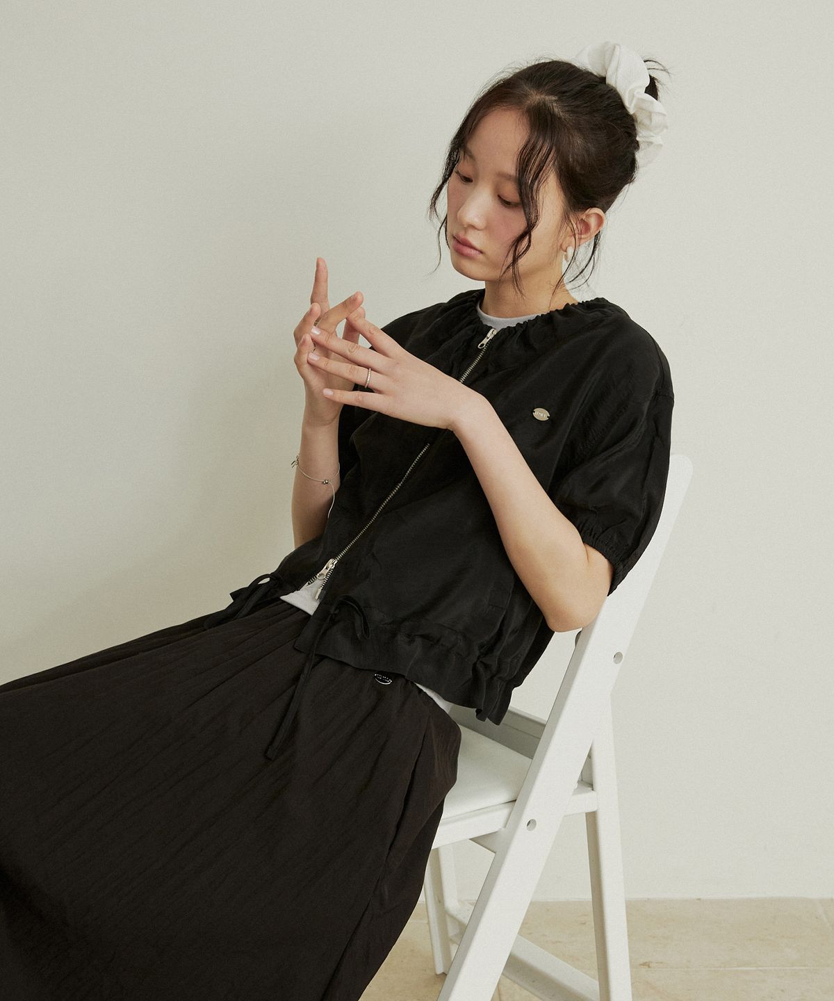 어다울(ADAUL) Shirring half windbreaker -  black