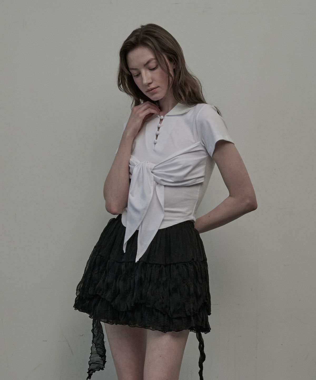 마우솔레움(MAU SOLEUM) Button Ribbon Collared T-Shirt - White