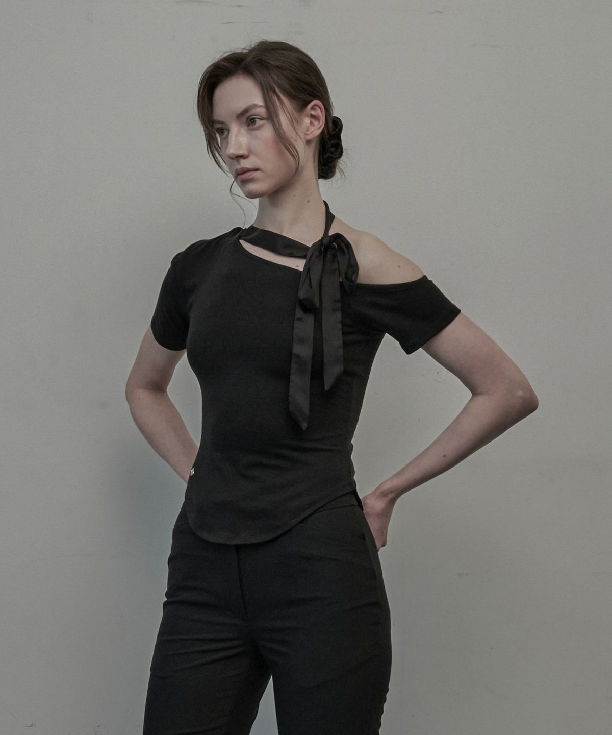 마우솔레움(MAU SOLEUM) Sheer Scarf T-Shirt - Black