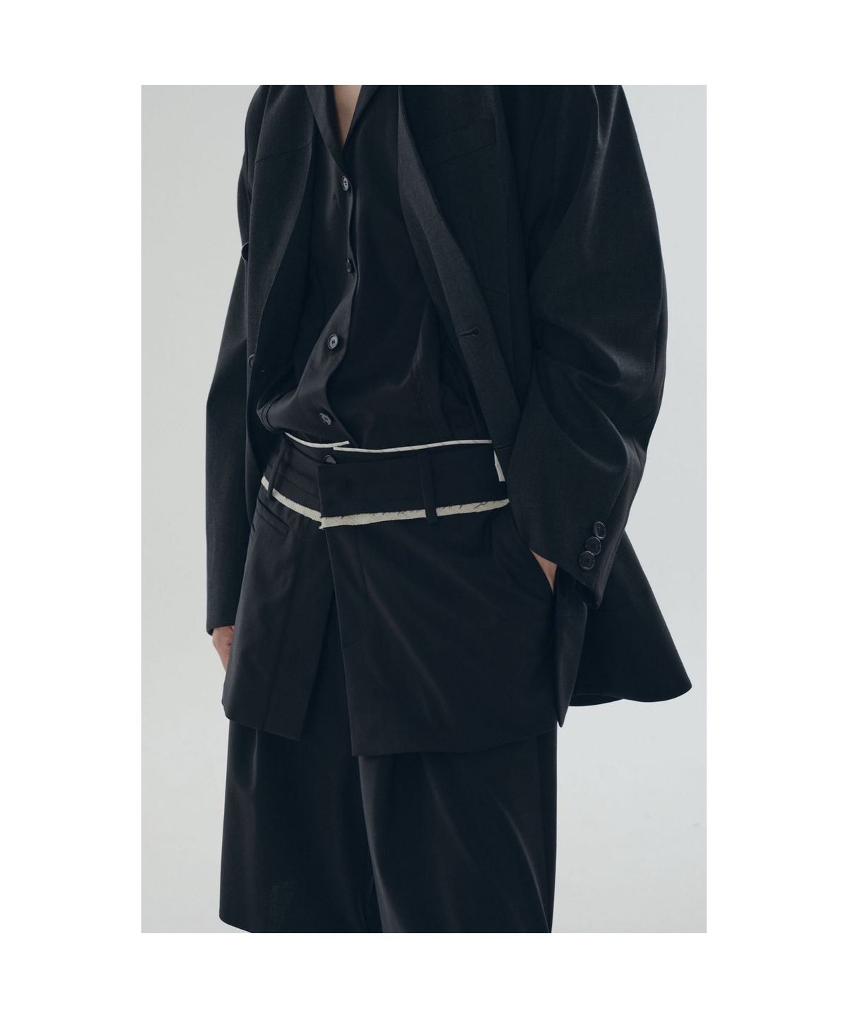 래코드(RECODE) Boxy Shirt with Layered Wrap Skirt_RQSAM25513BKX