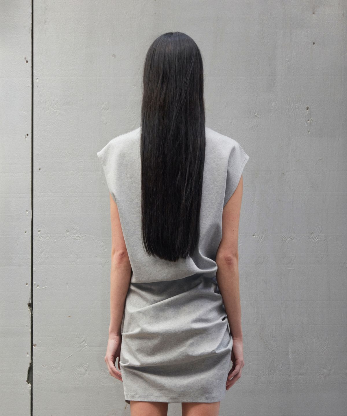 이알에이(ERA) WOMEN FITTED SLEEVELESS TUCK DRESS - WHITE MELANGE